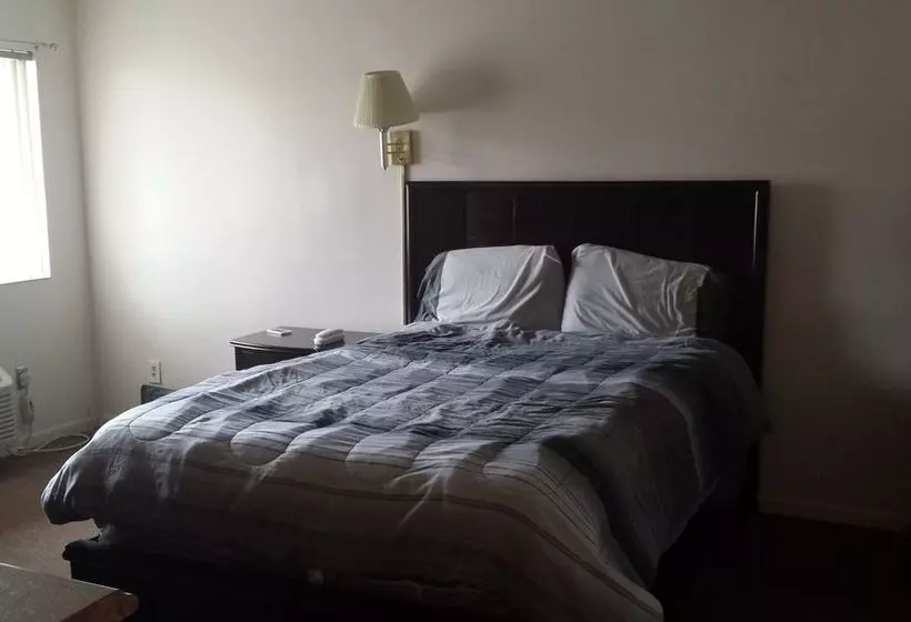 모텔 Airport Motor Inn Lounge/package Store