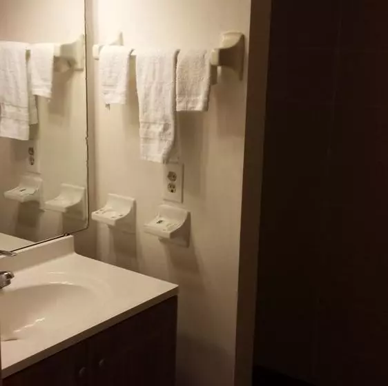 모텔 Airport Motor Inn Lounge/package Store