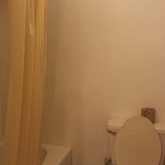 모텔 Airport Motor Inn Lounge/package Store