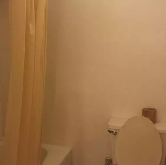 모텔 Airport Motor Inn Lounge/package Store