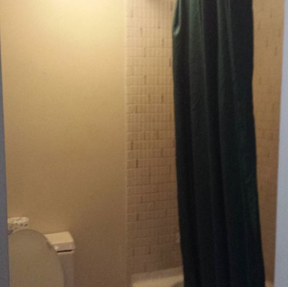 모텔 Airport Motor Inn Lounge/package Store