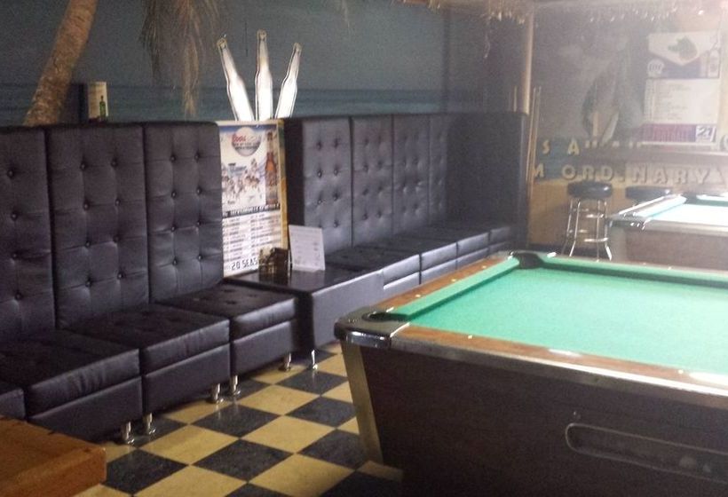 모텔 Airport Motor Inn Lounge/package Store