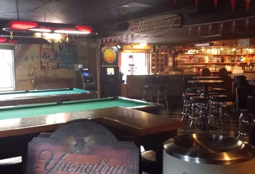 모텔 Airport Motor Inn Lounge/package Store