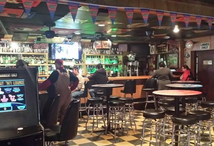 모텔 Airport Motor Inn Lounge/package Store