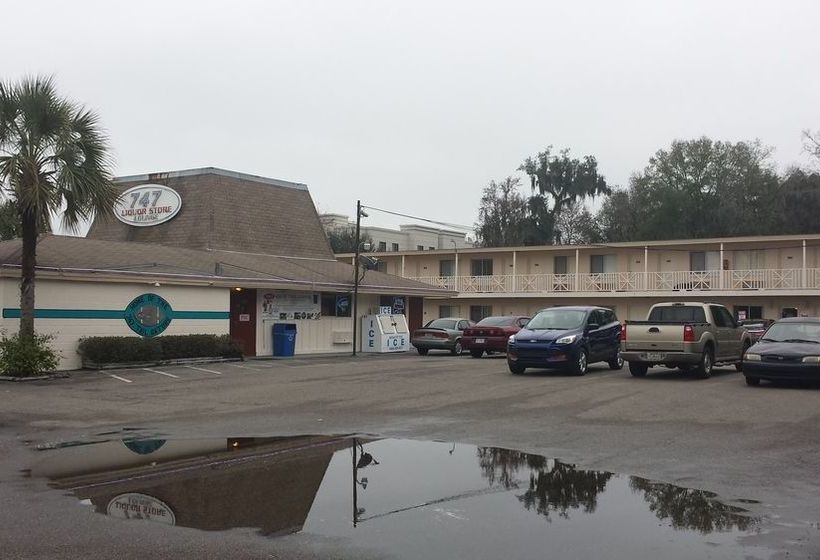 모텔 Airport Motor Inn Lounge/package Store