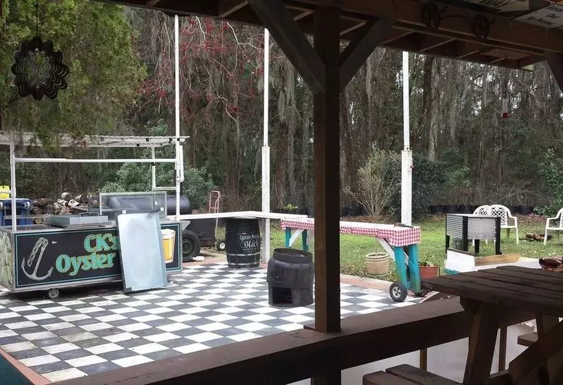 모텔 Airport Motor Inn Lounge/package Store