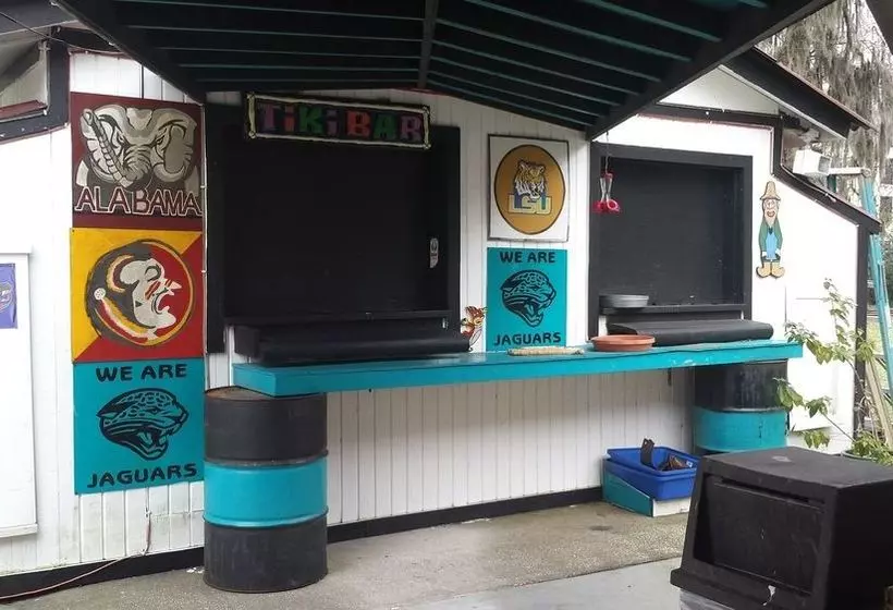 모텔 Airport Motor Inn Lounge/package Store