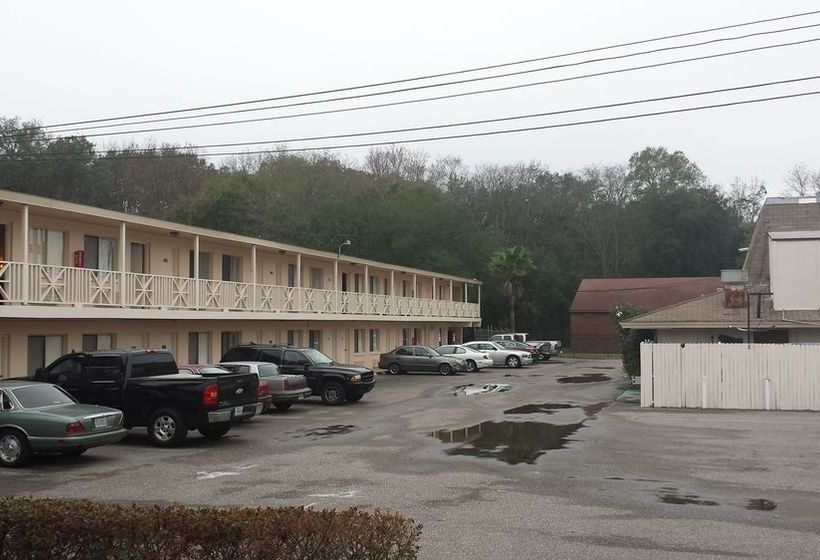 모텔 Airport Motor Inn Lounge/package Store