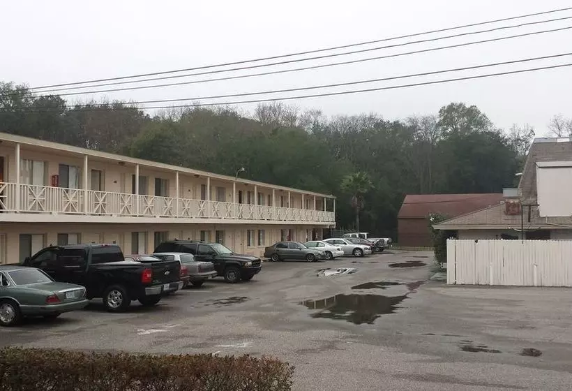 모텔 Airport Motor Inn Lounge/package Store