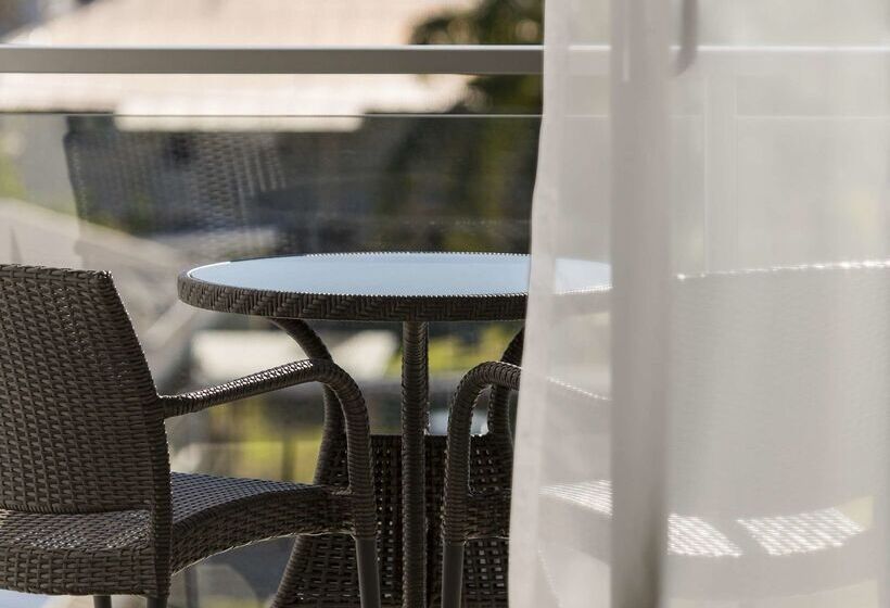 Oaks Mackay Carlyle Suites