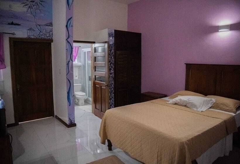 پانسیون Roots Bamboo Beach Resort