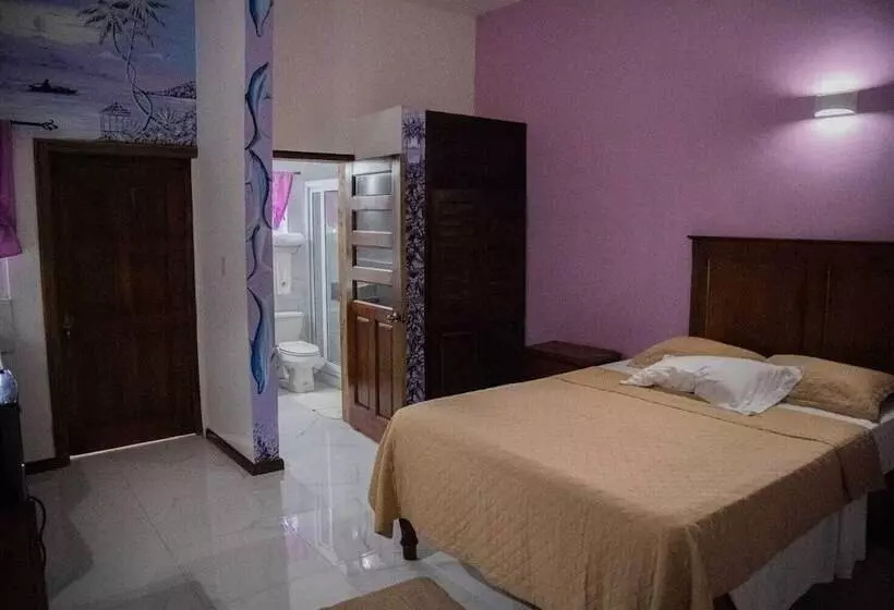 پانسیون Roots Bamboo Beach Resort