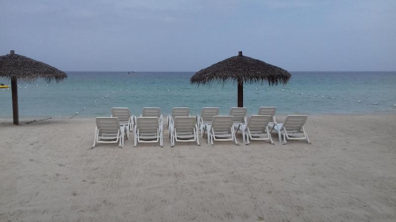 پانسیون Roots Bamboo Beach Resort