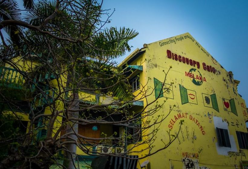 Alberg Discovery Cafe And Guesthouse