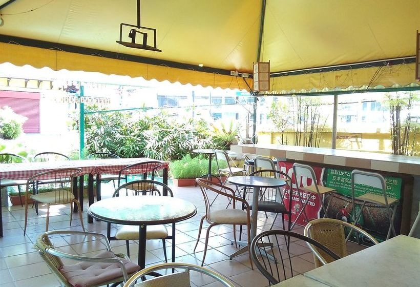 Alberg Discovery Cafe And Guesthouse