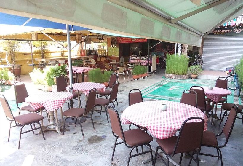 Alberg Discovery Cafe And Guesthouse