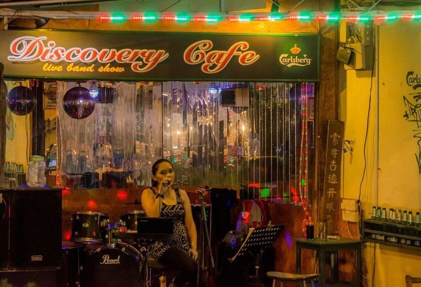 Alberg Discovery Cafe And Guesthouse