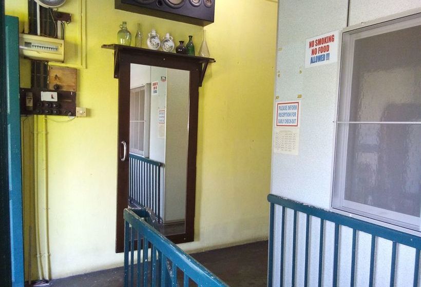 Alberg Discovery Cafe And Guesthouse