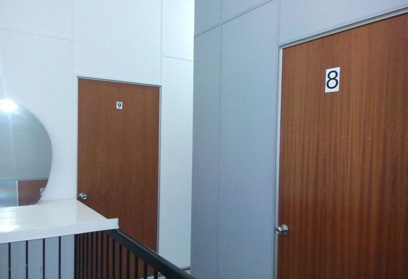 Alberg Discovery Cafe And Guesthouse