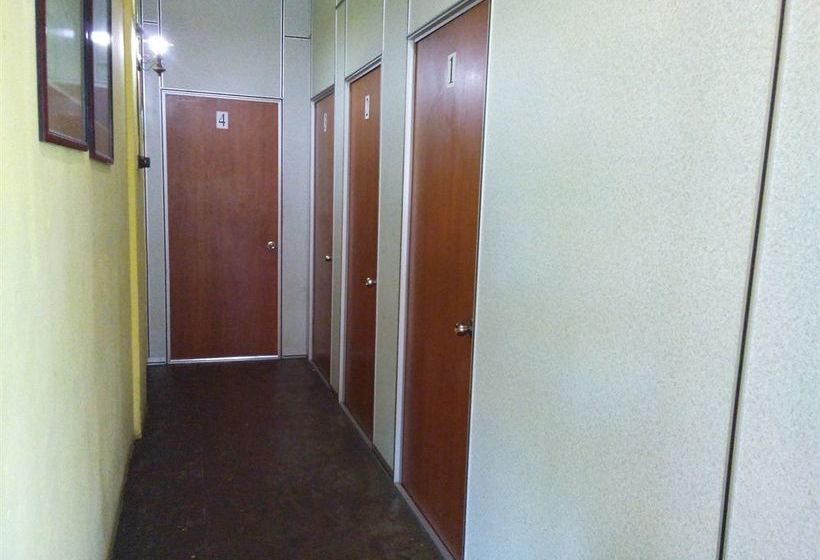 Alberg Discovery Cafe And Guesthouse