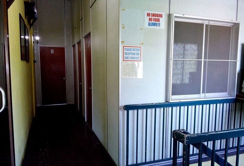 Alberg Discovery Cafe And Guesthouse