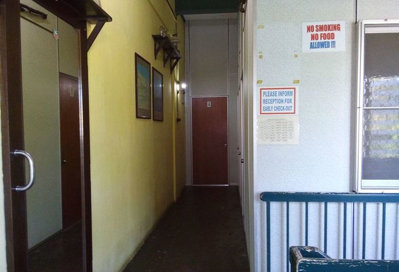 Alberg Discovery Cafe And Guesthouse