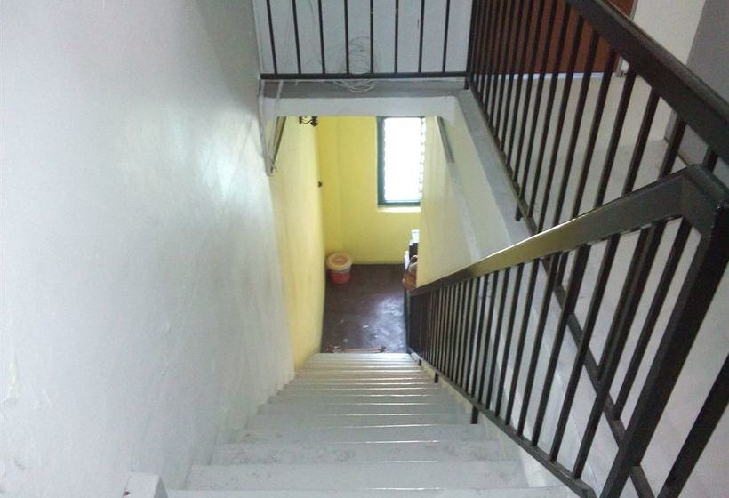 Alberg Discovery Cafe And Guesthouse