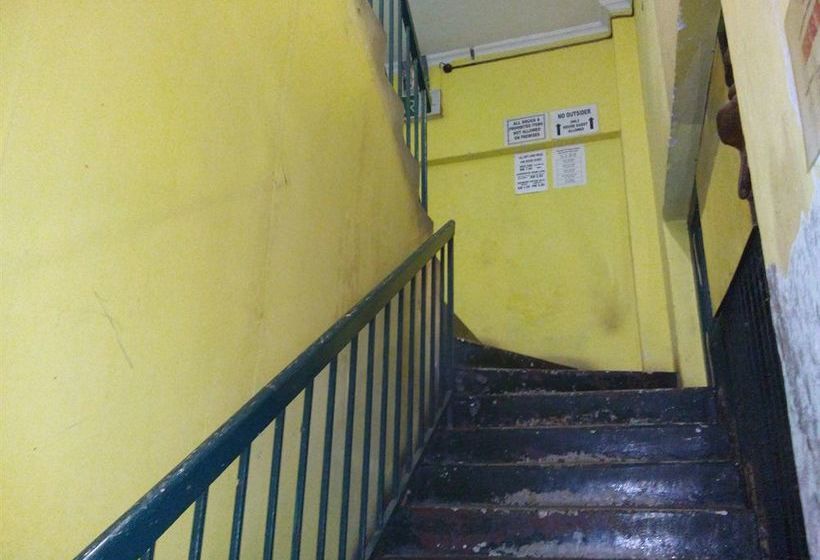 Alberg Discovery Cafe And Guesthouse