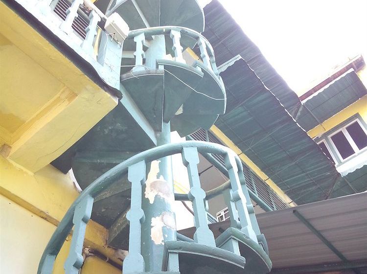 Alberg Discovery Cafe And Guesthouse