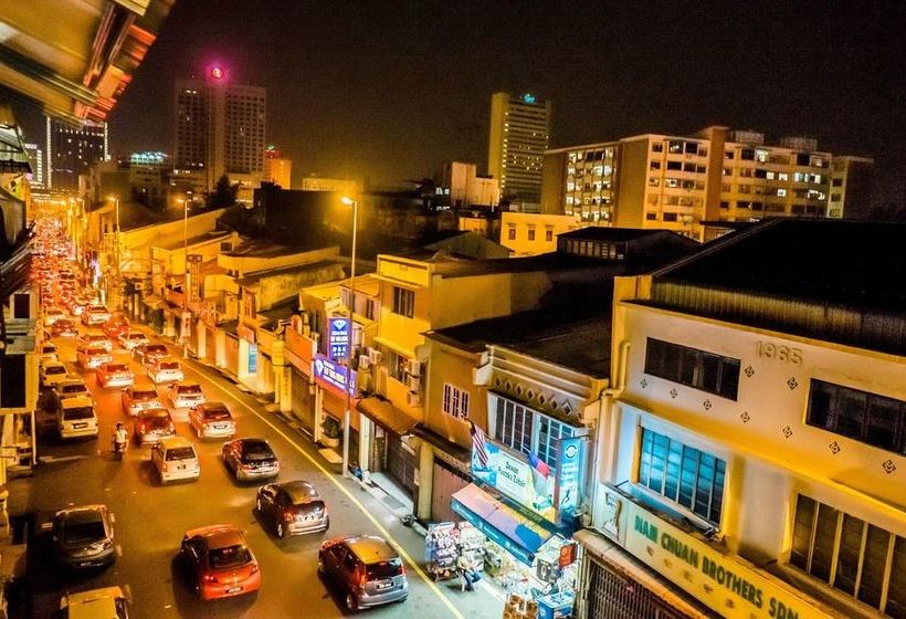 Alberg Discovery Cafe And Guesthouse