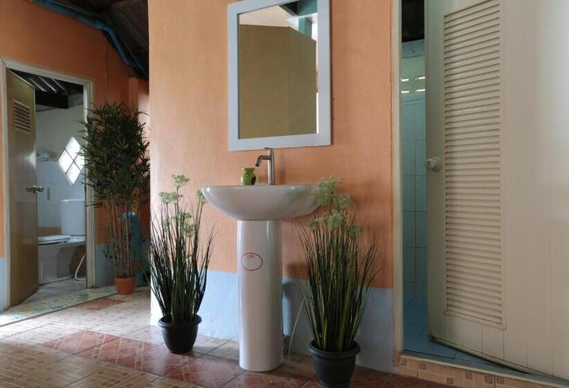 Общежитие Khun Ying House