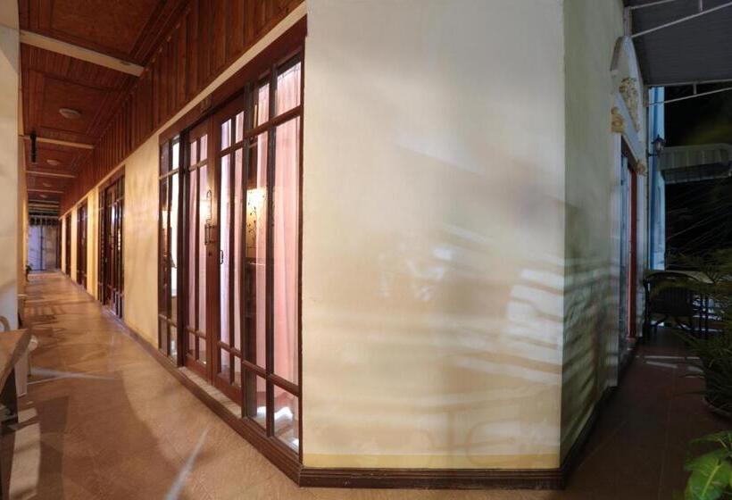 Общежитие Khun Ying House