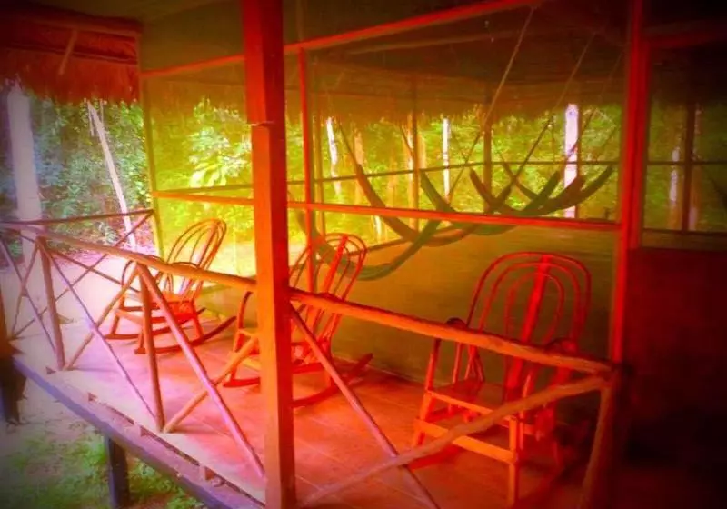 هتل Amazon Eco Tours & Lodge