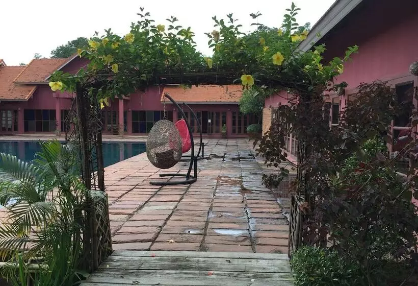 בית מלון כפרי Chiangmai Royal Creek