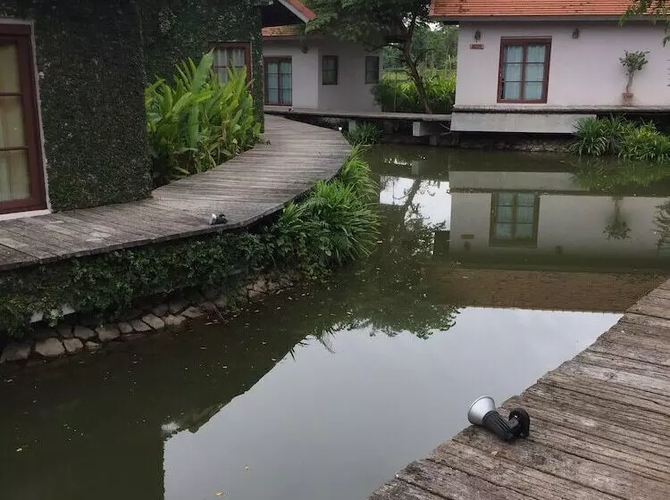 בית מלון כפרי Chiangmai Royal Creek