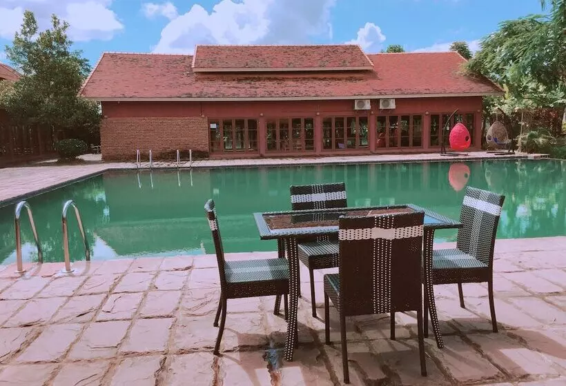 בית מלון כפרי Chiangmai Royal Creek