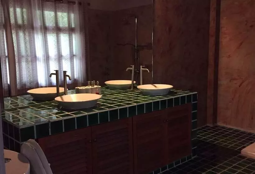 בית מלון כפרי Chiangmai Royal Creek