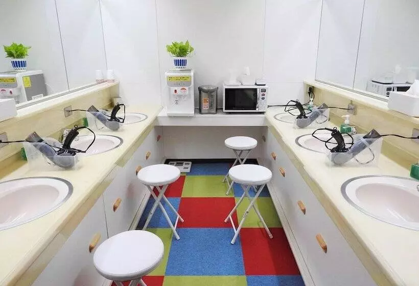 Capsule Hotel The Inn