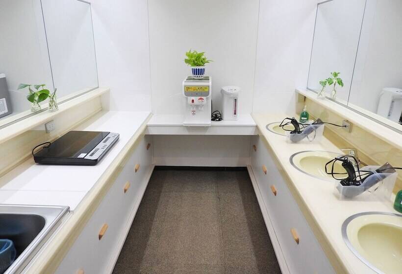 Capsule Hotel The Inn