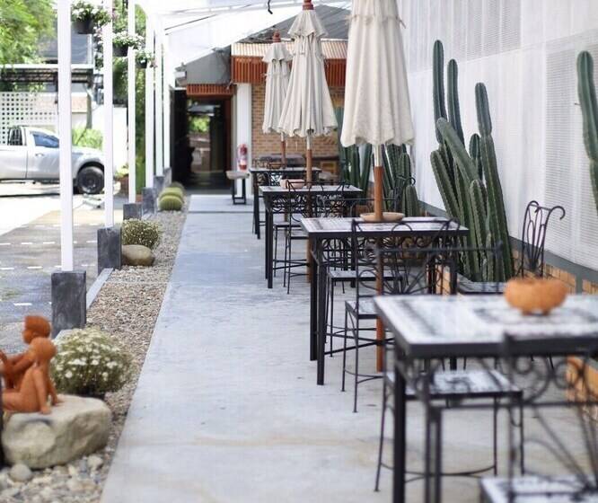 酒店 First Residence