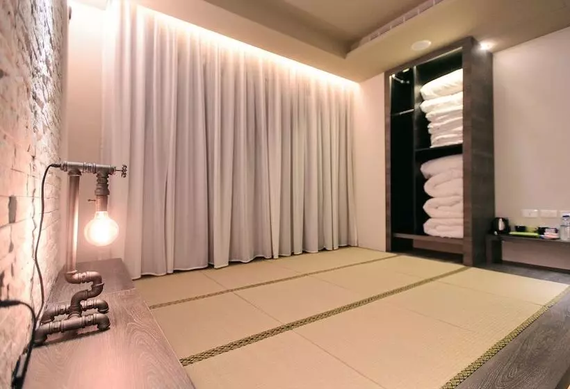 Kiwi Express Hotel Taichung Station Ii