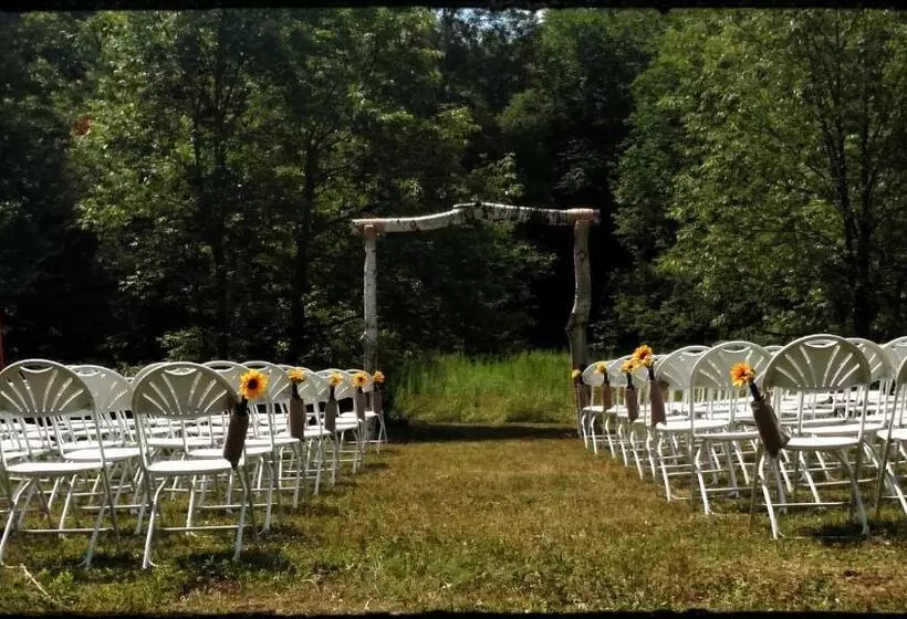 هتل North Ironwood Acres Black River Lodge