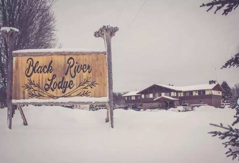 هتل North Ironwood Acres Black River Lodge