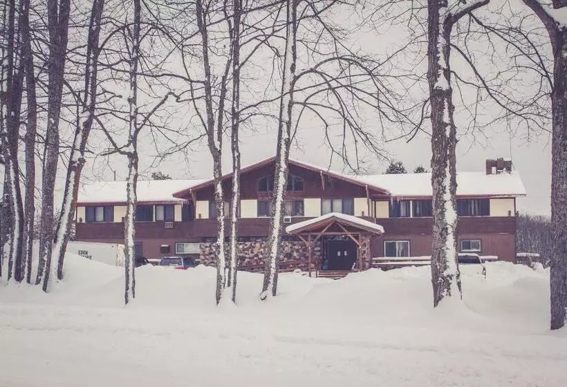 هتل North Ironwood Acres Black River Lodge