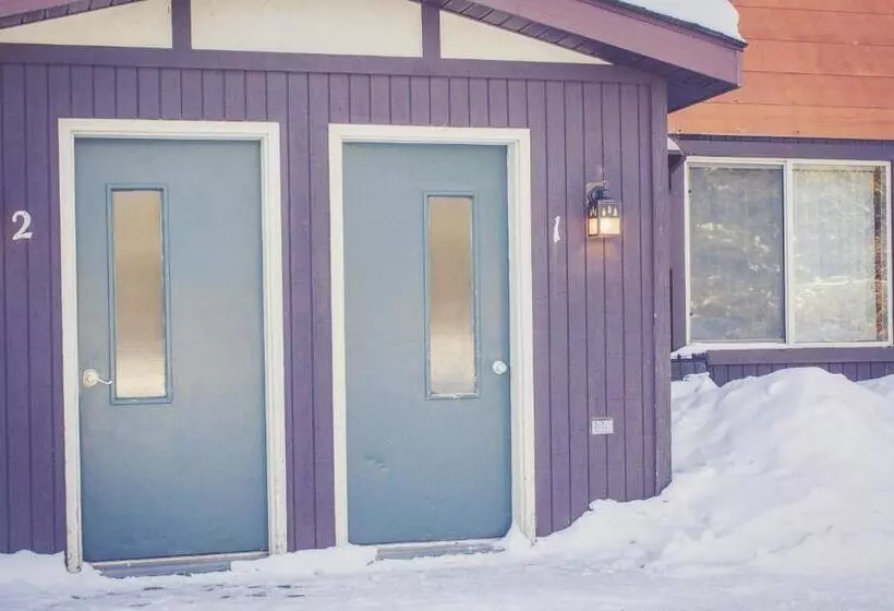 هتل North Ironwood Acres Black River Lodge