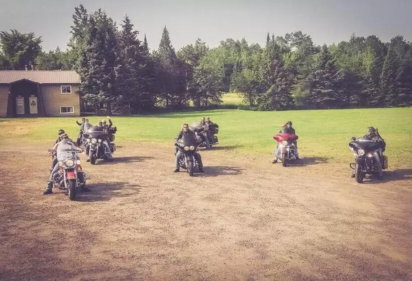 هتل North Ironwood Acres Black River Lodge