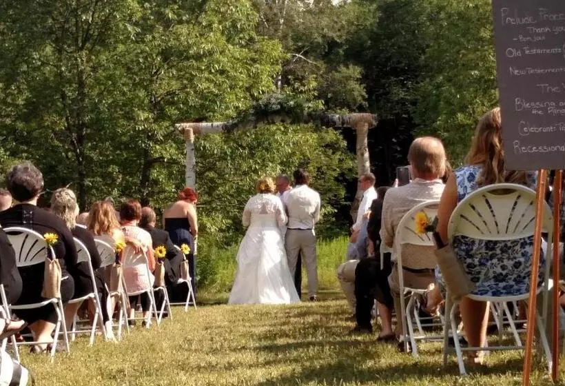 هتل North Ironwood Acres Black River Lodge