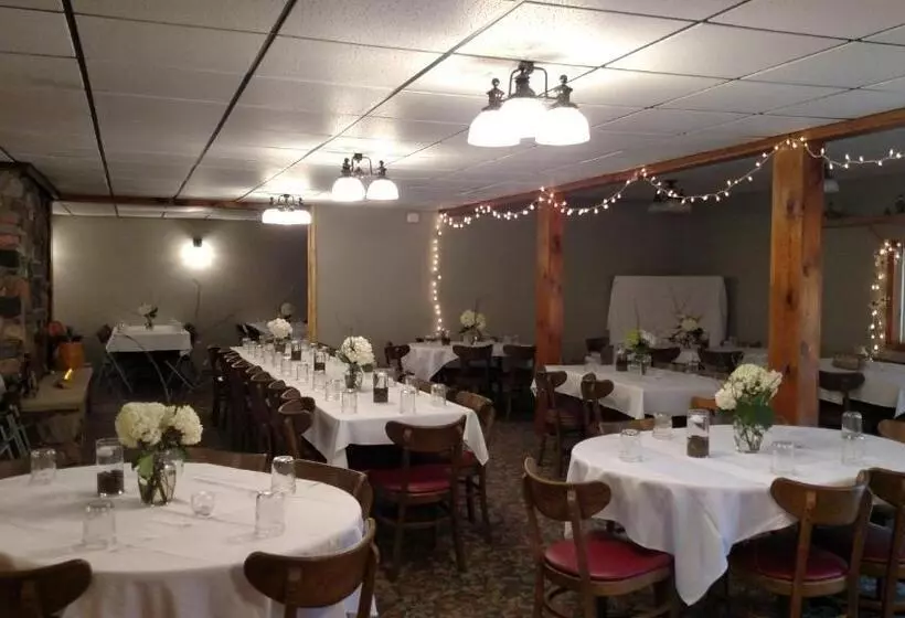 هتل North Ironwood Acres Black River Lodge