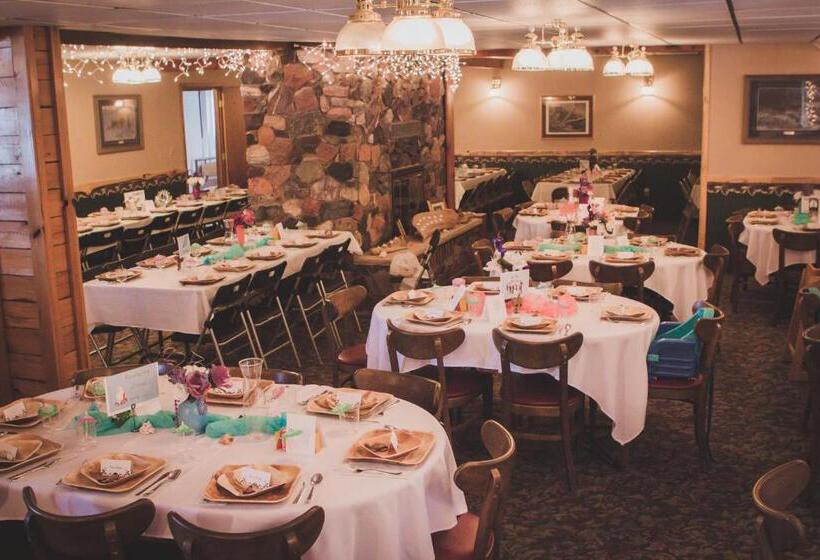 酒店 North Ironwood Acres   Black River Lodge