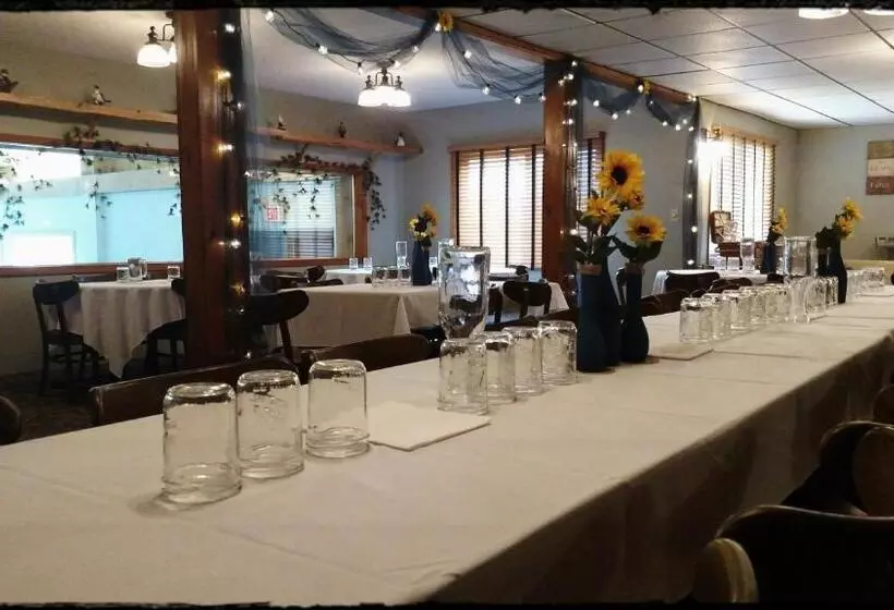 هتل North Ironwood Acres Black River Lodge